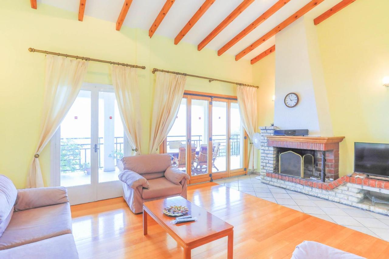 Villa Natasha Katávolos 外观 照片